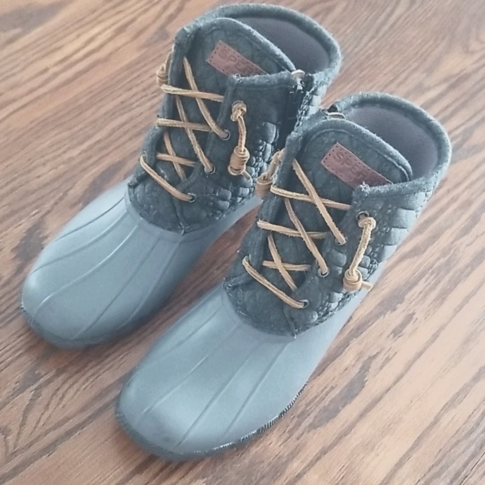 Duck boots